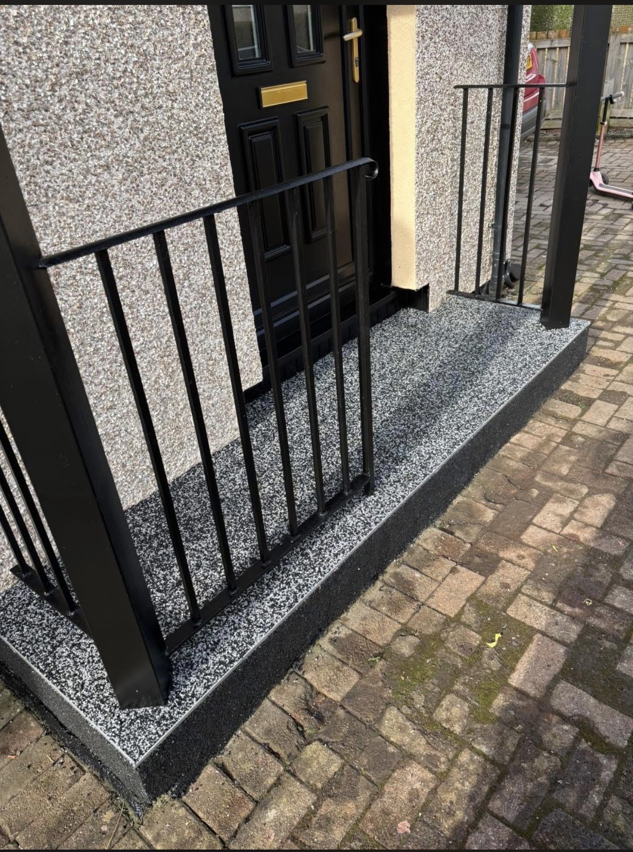 Manhattan resin bound finish by AA Resin Steps