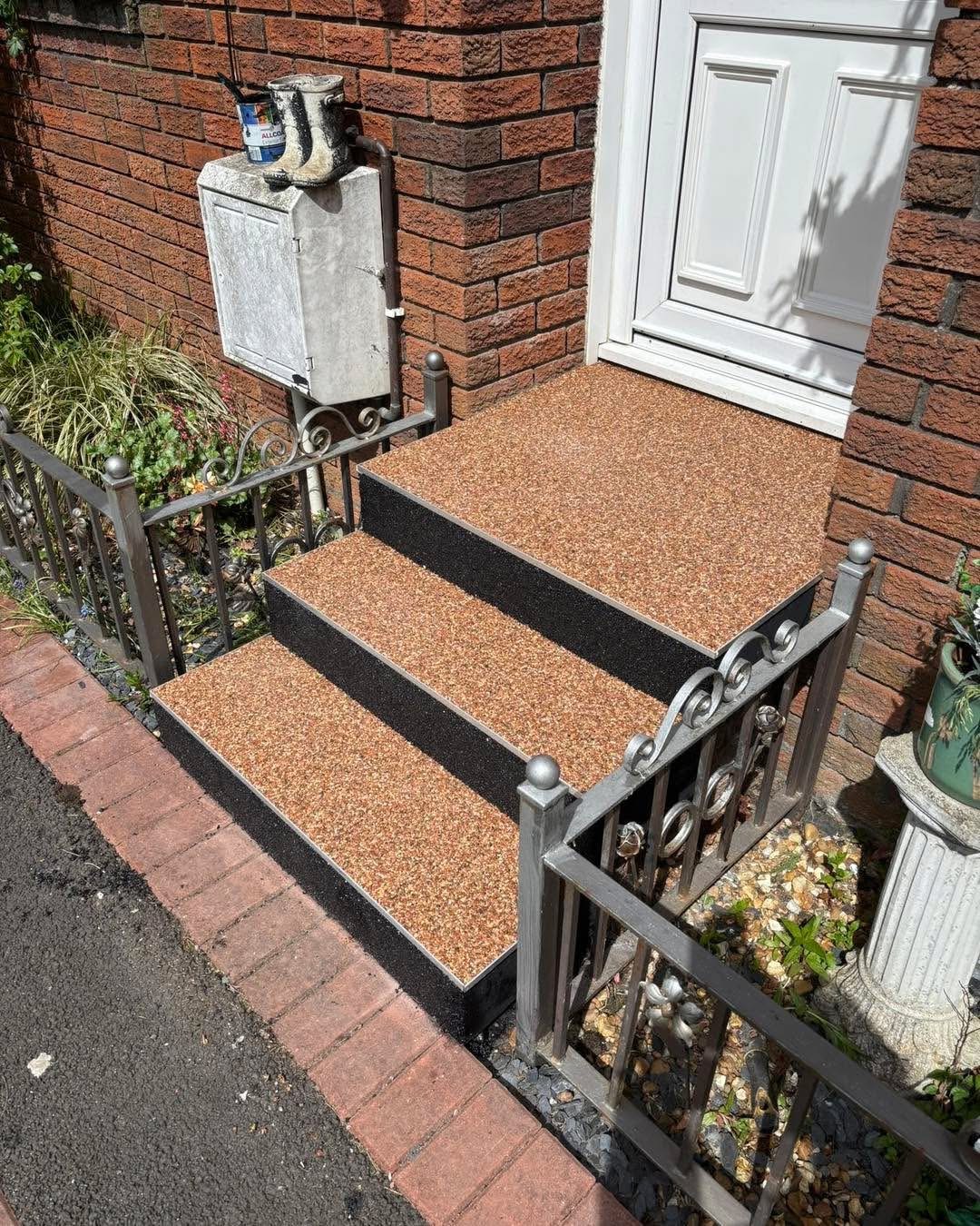Gold and sand resin steps with charcoal nosing fitted at a Glasgow home by AA Resin Steps